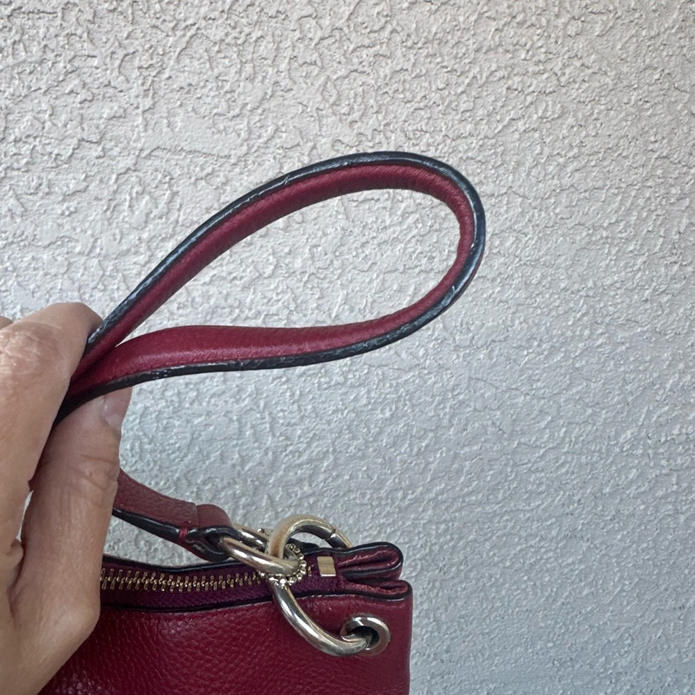 𝓒𝓞𝓐𝓒𝓗 Embossed Horse & Carriage shoulder bag - Picture 8 of 16